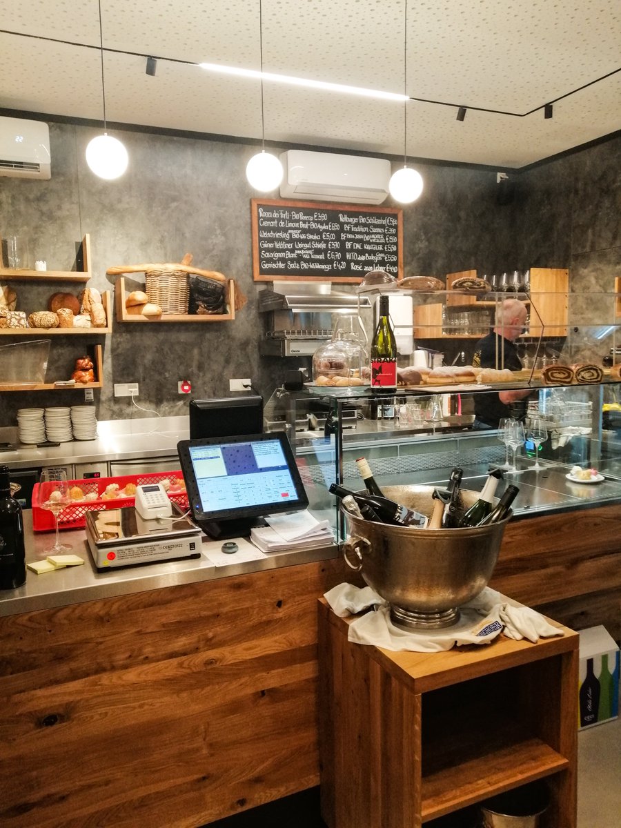 BabsiHoeb's tweet photo. Die Bio-Bäckerei Ringhofer in Pinkafeld hat vor ein paar Wochen ihr Bistro eröffnet. Heute hab ich es mir im Rahmen von 'Gans anders' angesehen und bin begeistert 😍

Kleines Lokal, viel Qualität, tolles Konzept 👌

#südburgenland #travel #reiseblogger https://t.co/rBvULejn04