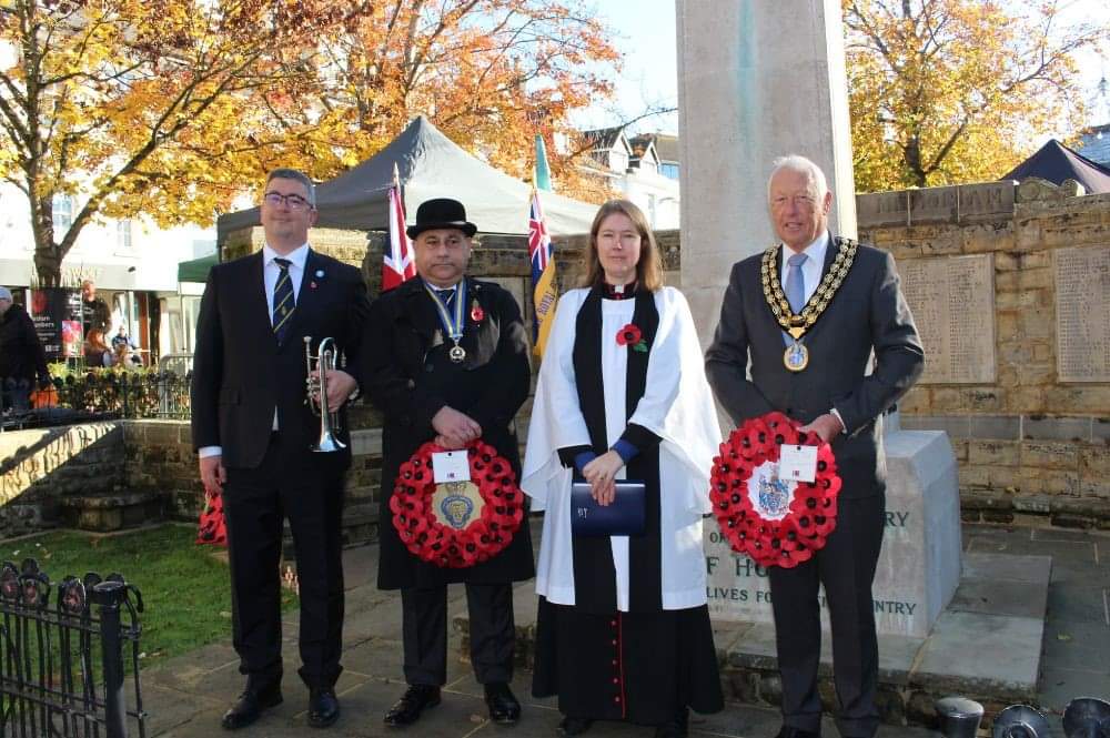 Rev_LisaB's tweet image. A moving act of remembrance in Horsham today on 11th of the 11th. Tomorrow we will gather once again, joined by various scouting and guiding groups from the local community. #WeWillRememberThem
