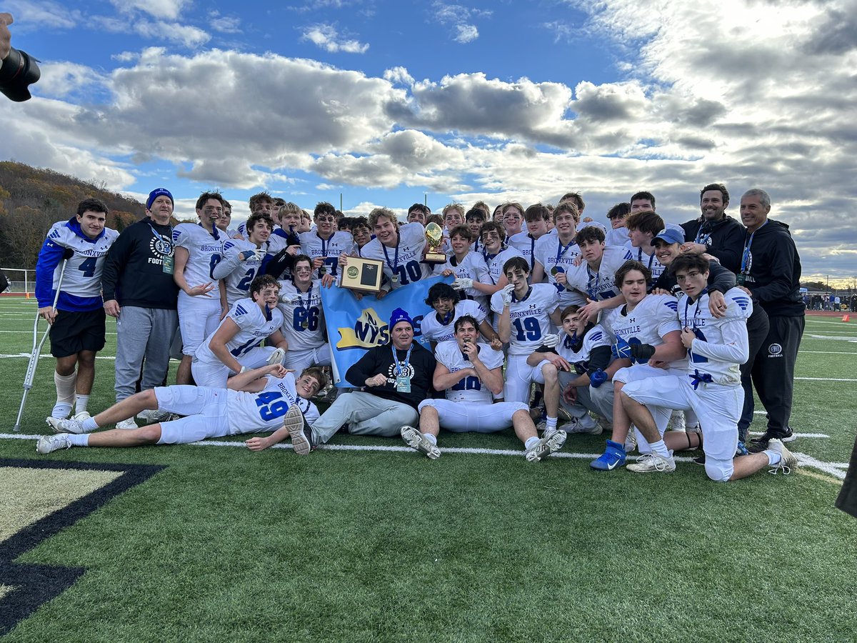 Bronxville @BronxvilleFB edges Westlake 13-7 to win the Section 1 Class C title. Photos up later, right now we’re counting down to the Class B tilt between Pleasantville and Rye.