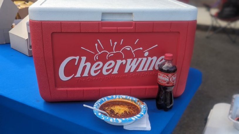 Chad_Hasson's tweet image. Thanks @mummau55 for the best chili I’ve ever had! Amazing. Bucket hat bros tailgate is what it’s all about! #FanEm