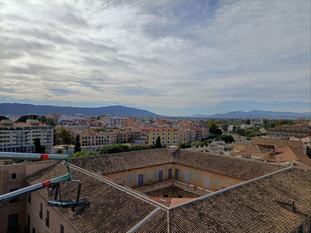 La visita acaba con estas singulares vistas de la ciudad de #Murcia desde lo más alto del andamio en el imafronte de la Catedral #Murcia 👇📸🏙️