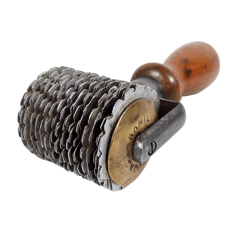 retonthenet's tweet image. Antique #VintageTool Decorating DIY #Decorators #Hamilton &amp;amp; Co London Grain Graining Tool 1930s

retonthenet.co.uk/antique-vintag…