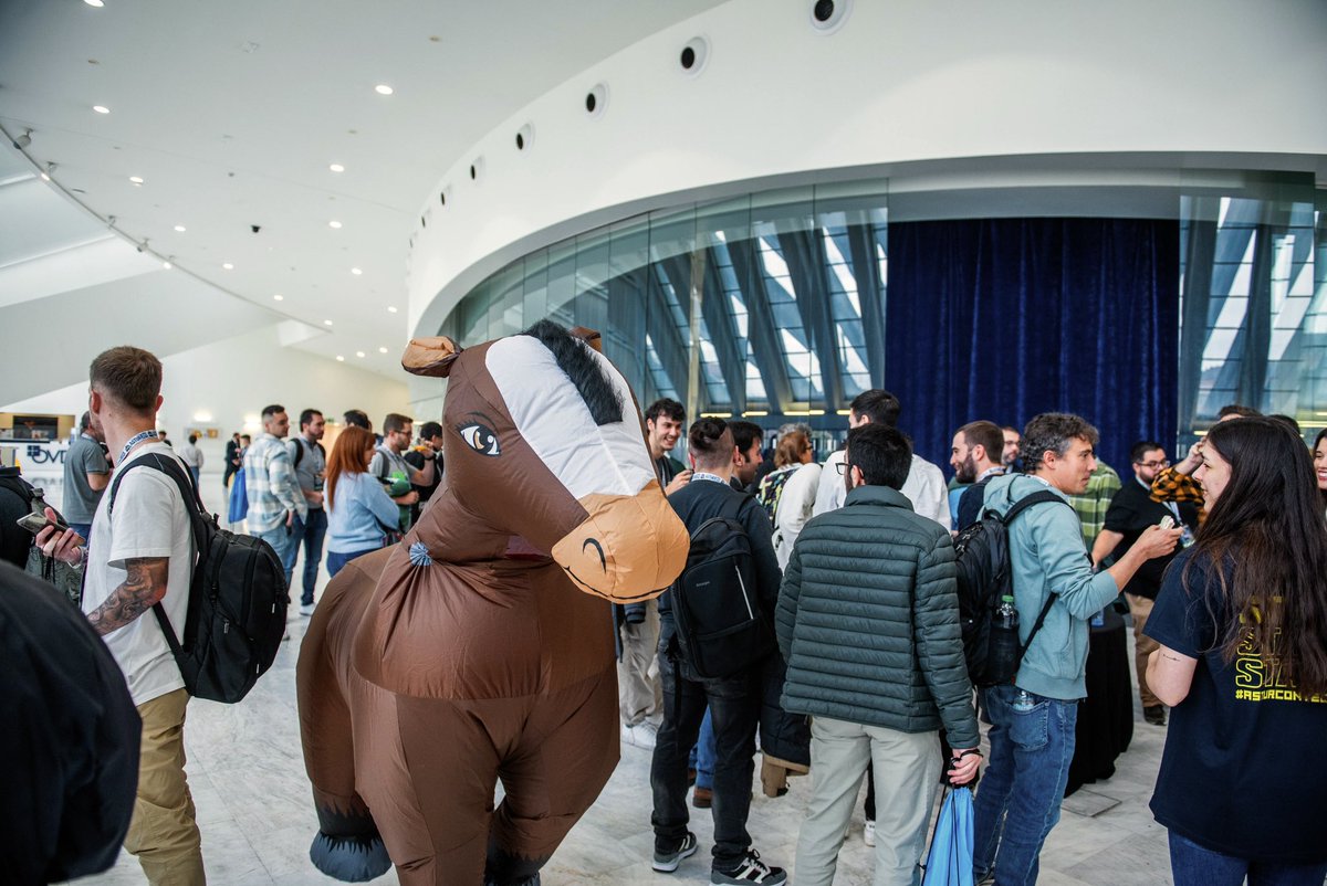 AsturCONtech's tweet image. No tenemos palabras suficientes para agradeceros a todos y a todas lo vivido estos días en esta edición de #AsturCONTech23, nos da mucha fuerza y motivación para seguir creciendo y seguir con este proyecto

Damos por acabada esta edición de AsturCON y sinceramente no tenemos…