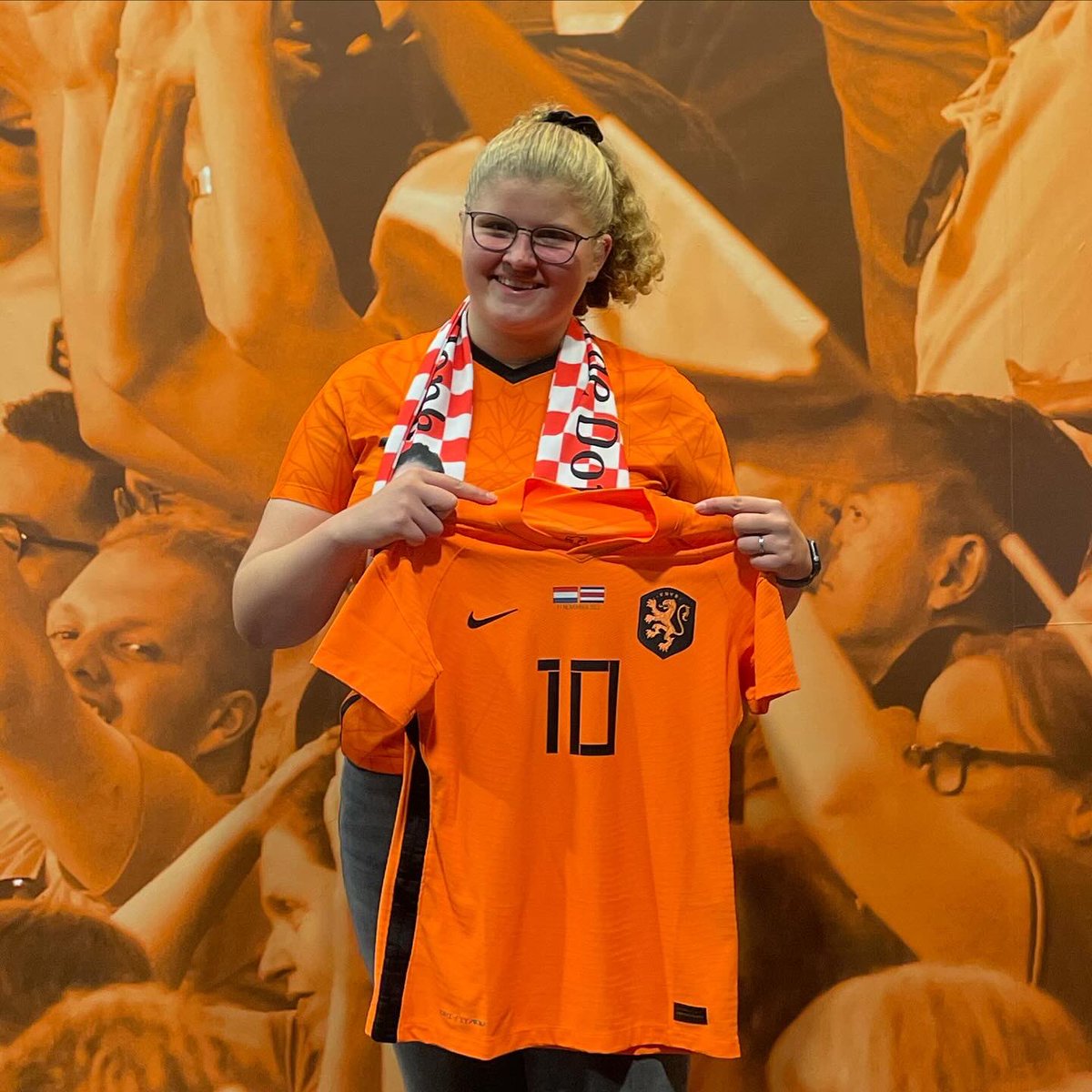 femkedemolxx's tweet photo. 1 year ago today, I couldn’t be any happier. I can’t thank you enough @DanielleDonk , thank you once again!🧡

#daniellevddonk #daniellevandedonk #oranjeleeuwinnen #matchworn #happy #thankyou https://t.co/6eDiE9Njvj