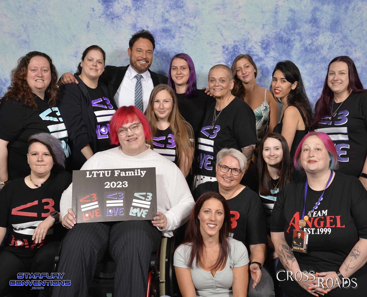 Naya_gm's tweet photo. So many beautiful people in one photo. Being part of the #LTTU family is something that makes my heart feel warm <3
#DavidHaydnJones #CrossRoads7 https://t.co/eodaCHcjyz