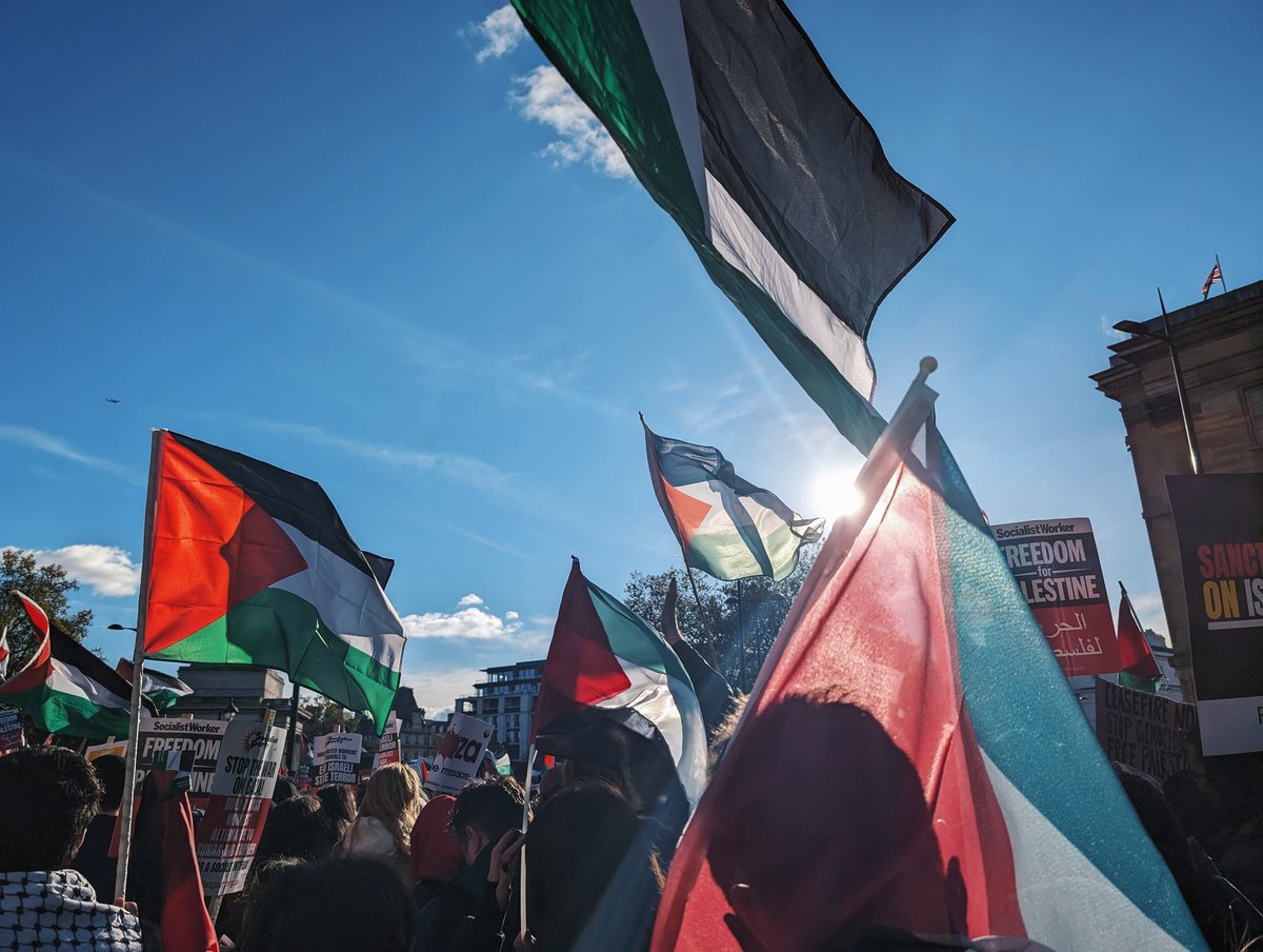 We will not give our money, resources or labour to the infrastructure of genocide. We won't be complicit. We were moving by 12 PM, didn't reach Vauxhall til 4. People still only reaching Vauxhall Bridge at 6.30. Maybe later. The demand is clear: end the genocide, ceasefire now