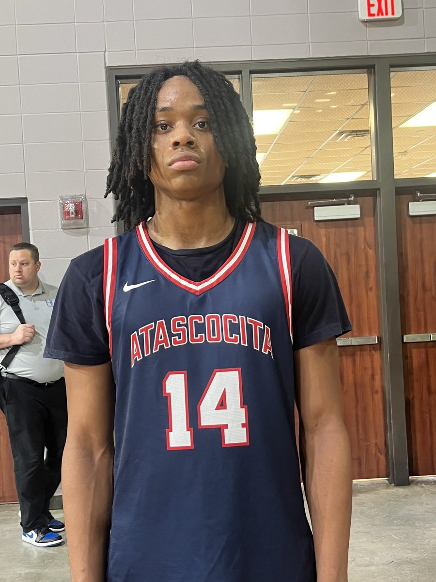 Gm 3 Final: Atascocita-60 Elkins-52 Avion Jackson was a major player for the Eagles in this one, contributing on both sides of the ball. @AHS_Eagle_BBall @avionjac22 @djones8301 @RcsSports #SeasonOpener