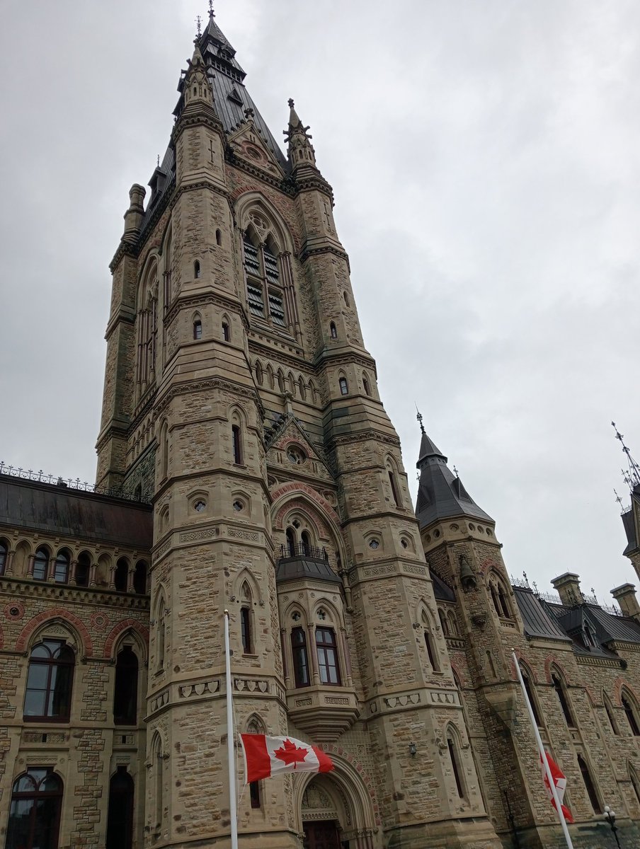 noorverbeek's tweet photo. In het hart van de Canadese #democratie en politiek klopt mijn paarse hart voor @VoltNederland πβ‘πͺπΊ Zo fijn om een partij te hebben waar je je goed bij voelt! Een partij die eerlijk, pragmatisch, realistisch, positief en radicaal voor de toekomst is π #ikstemvolt En jij? https://t.co/4jP0I2fomN