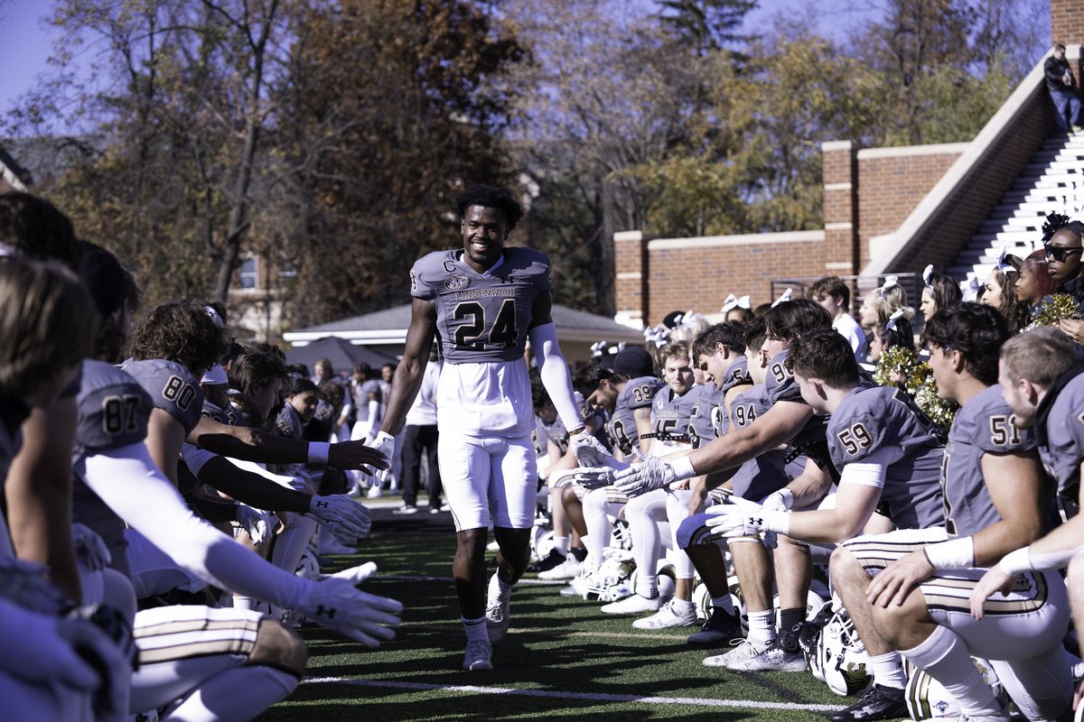 LindenwoodFB's tweet photo. Thank you, Seniors.
🦁💛

(1/3)
#GoLions https://t.co/wo5Im390t9