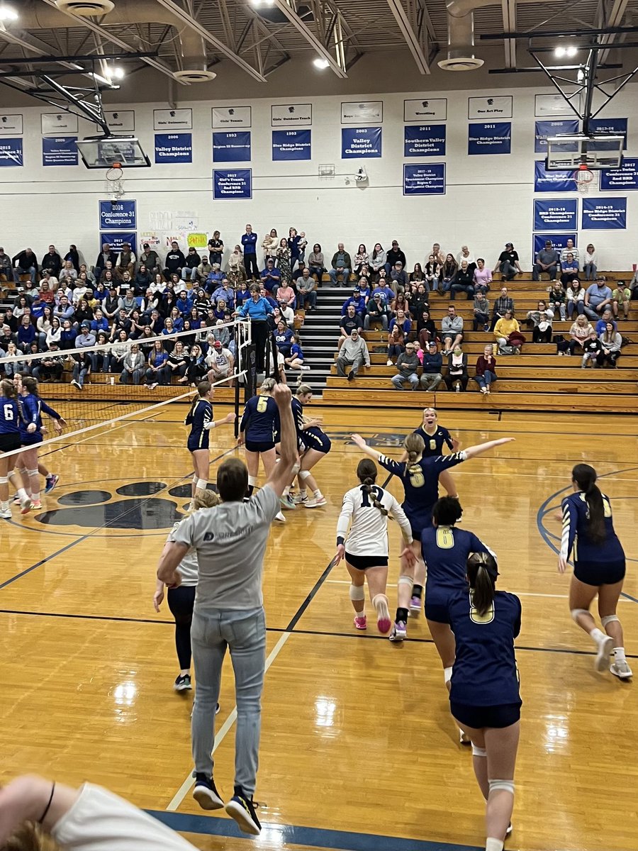 Denny_DemonBall's tweet photo. Congrats to ⁦@BlueDemonVball⁩ as they brought the “W” back to the Burg!!! Proud of these young ladies and coaches. On to the next round.🔥🏐 https://t.co/BFH8bAUi9s