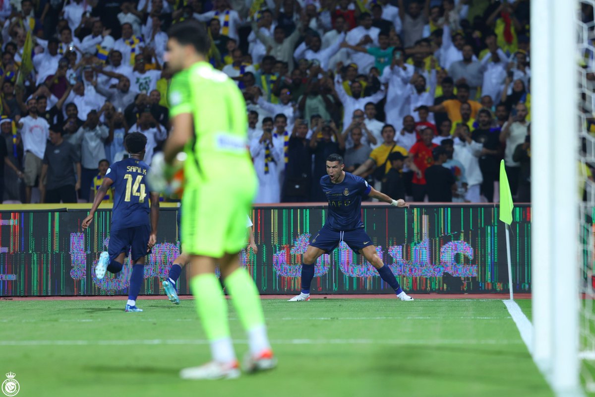 AlNassrFC's tweet photo. ياللي ما باقـي لك وصـوووف 🤩 https://t.co/pmBHhs9g6Z
