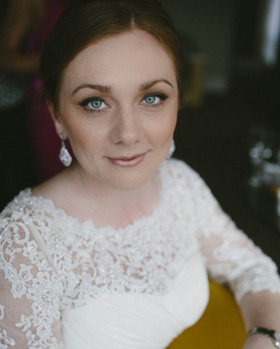 A classic smoky eye is always a dramatic look for blue eyes, especially for brides with pale blue irises. For a more natural look, stick to lighter neutral tones.

Bride styled by: @lakelliotmua

ℹ️ Pro portfolio: makemebridal.co.uk/wedding-hair-a…