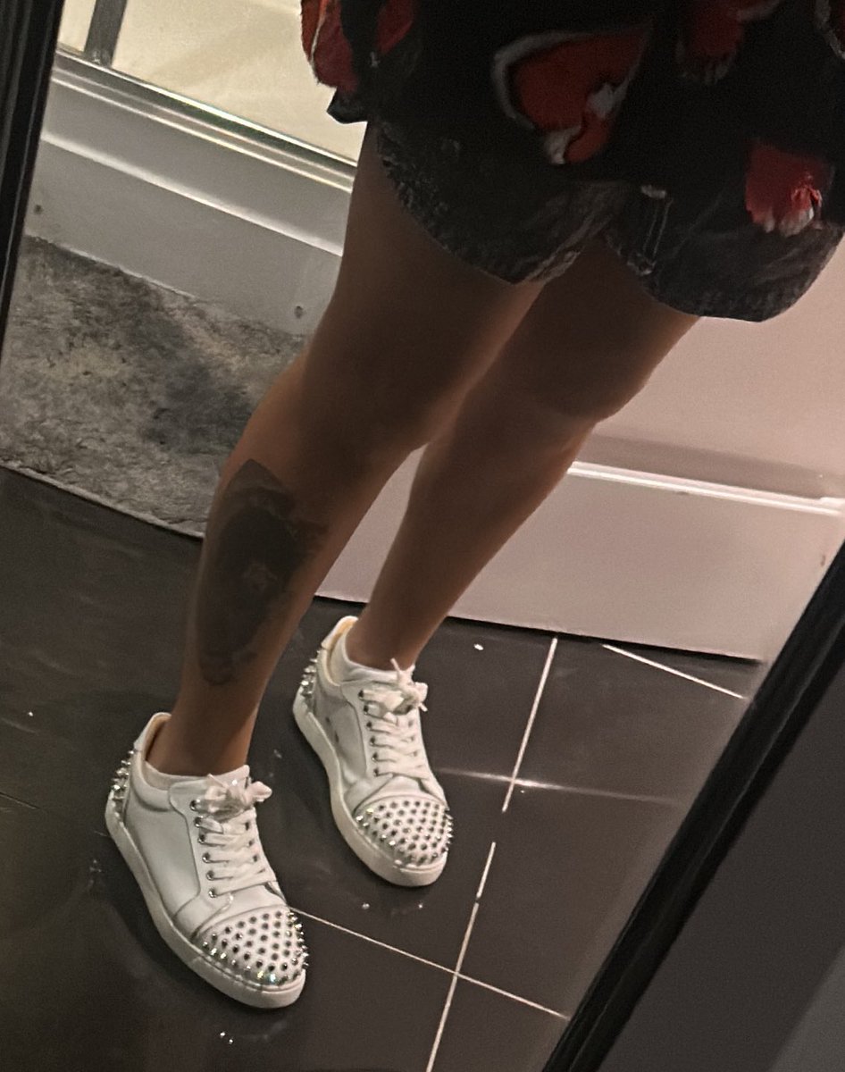 Inkedandunique's tweet photo. #crepcheck

Not worn these in a while. 😮‍💨 🤟🏼

#ChristianLouboutin #goingoutout #sneakerhead 

@MegaD3ltaUK @ljh__xoxo 😮‍💨😮‍💨👀 https://t.co/R1TItQHHQu
