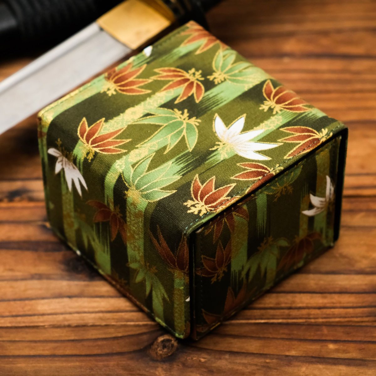 KakapopoTCG's tweet photo. The Geisha #Deckimono in a Jade Forest Kimono. 
Preorders now open!
https://t.co/IEQS2uwOn7

#deckbox #tcg #edh #mtgcommander #mtg #fabtcg #pokemontcg #ptcg #magicthegathering #edhdeckbox #mtgdeckbox #fabdeckbox #commanderdeckbox #tcgdeckbox #pokemondeckbox #yugioh https://t.co/7dIiTmKgfK