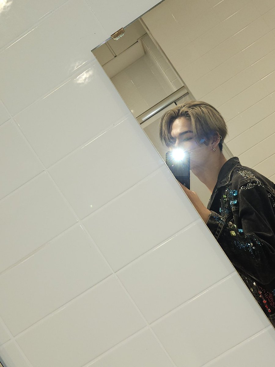 enhypenweverse's tweet photo. [ #니키’s Post ] 231112

#NI_KI: It was fun🔥🔥🔥

@ENHYPEN_members @ENHYPEN #ENHYPEN #엔하이픈 https://t.co/xPBZZ5FYkE