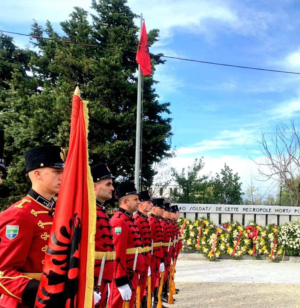 #ArmisticeDay2023 Honored to have paid tribute at the French military cemetery of #Korçe to the soldiers who died for France 🇫🇷 with my friend the 🇩🇪 Ambassador Karl Bergner, in the presence of the 🇦🇱Minister of Defense @nikopeleshi , the  military authorities & local authorities