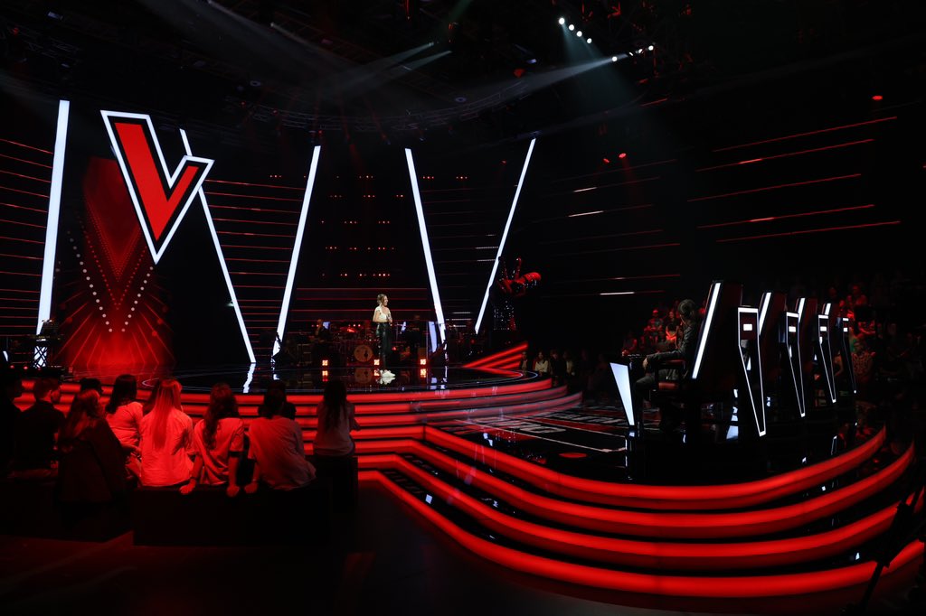 itsdanikristina's tweet photo. Wow. Nikad nisam mogla ni sanjati da će se svi mentori okrenuti baš meni.
Hvala @TheVoiceHRT i svim mentorima (posebno Damiru Urbanu 🫶🏻) i ekipi na ovoj jedinstvenoj prilici. Jedva čekam vidjeti što me dalje čeka ❤️
#TheVoiceHRT #timUrban https://t.co/J4bGplp0Al