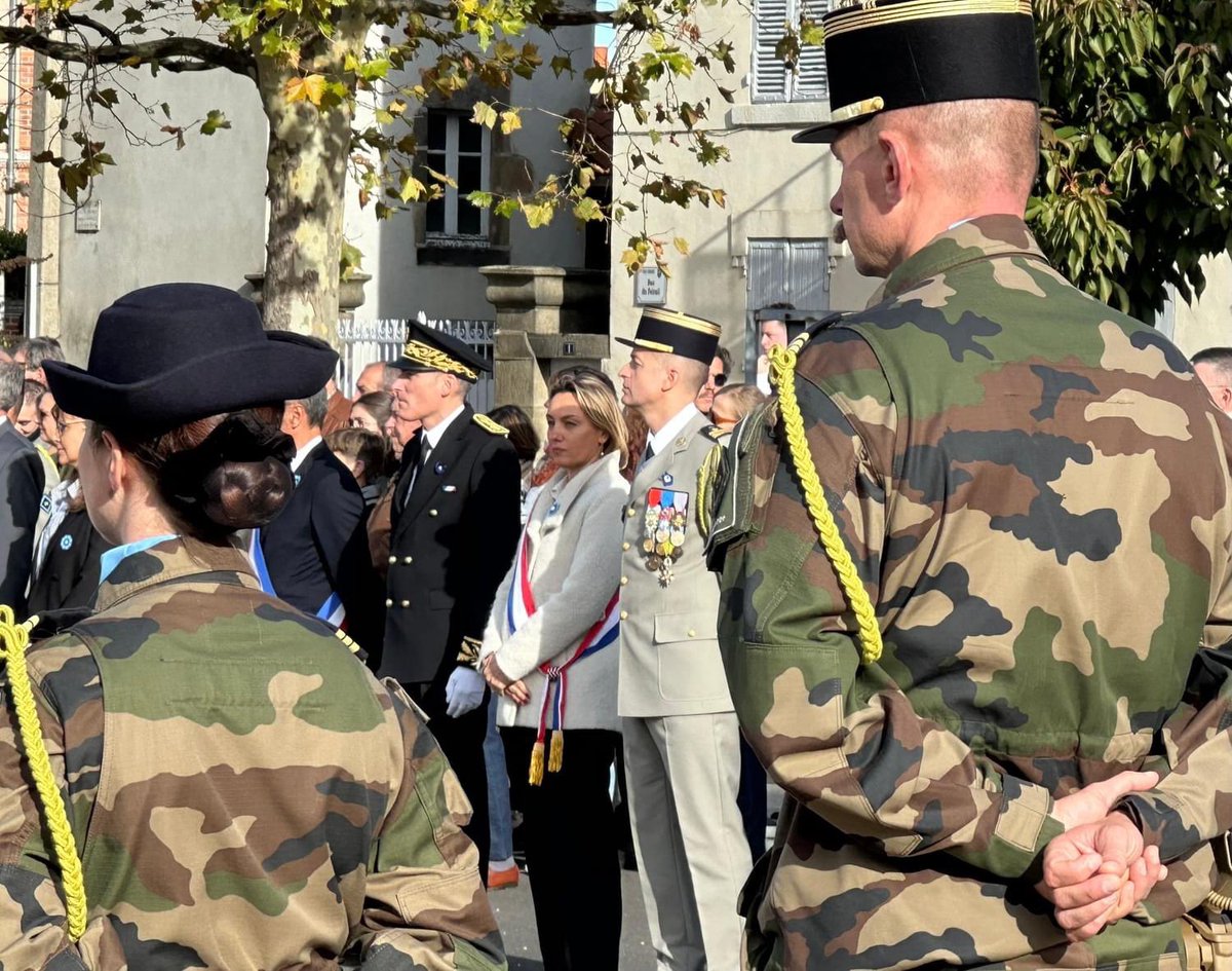DelphLingemann's tweet photo. #11novembre 🇫🇷
En ce 11 novembre, avec mon suppléant, nous étions présents à plusieurs cérémonies commémoratives du #11Novembre dédiées à tous ceux qui sont tombés pour notre Nation et pour défendre nos valeurs.
#beauregardleveque #coudes #issoire #espirat #jumeaux https://t.co/5LO7rYaMXs