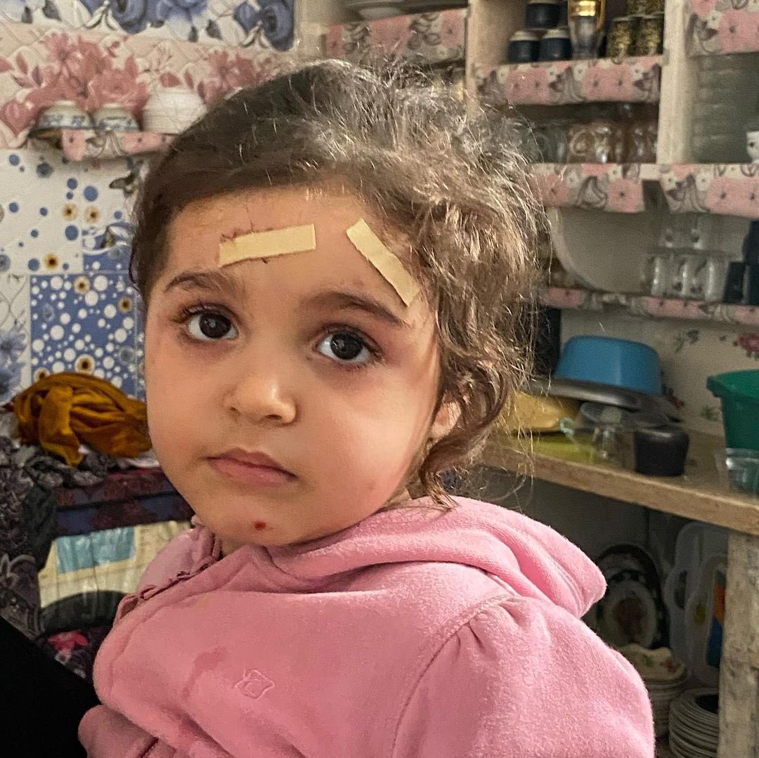 Alhamdhulillaah's tweet image. This is 3 year-old Julia who lost both her parents after Israeli occupation airstrikes...