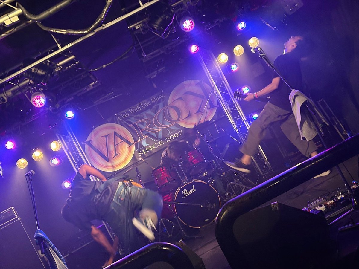 gure227's tweet photo. めちゃくちゃ久しぶりのライブめちゃくちゃに楽しかったぞ！！！！

2枚目の躍動感すんごいねぇ

また会おうね！ https://t.co/s8LL0sDChh