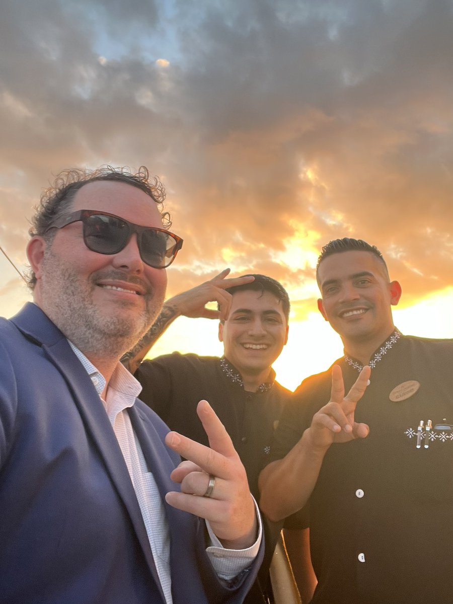 reesdjones's tweet image. My new Cabo friends @ Hacienda El Cantada #alwaysnetworking #bestcustomerservice - I’m taking some lessons back for sure!