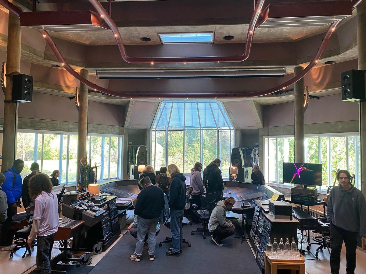 JonoGilmurray's tweet photo. Had such an incredible day taking a large group of @BIMM_Institute Production students on an all-day field trip to Peter Gabriel’s Real World studios. Huge thanks to the amazing @marcomigliari for hosting such an inspiring and memorable day for all! https://t.co/621CWH3XYk