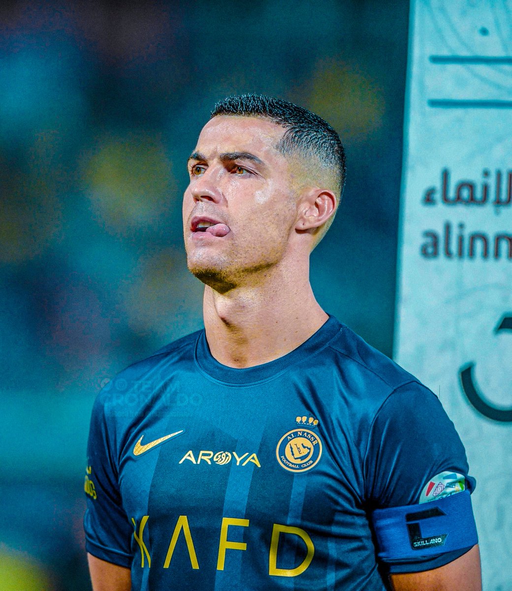 🚨🎙Arabic commentator on Cristiano Ronaldo :

“Everything Ronaldo is doing now, from scoring goals in every way and breaking records, 𝐢𝐬 𝐧𝐨𝐭𝐡𝐢𝐧𝐠 𝐧𝐞𝐰.

He has done it before, and he is repeating it in the Al Nassr shirt. All we have to do is count the number of goals