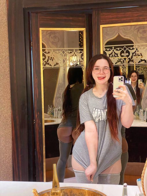 It's 11.11🎉  you know what it meeeans? -3️⃣0️⃣% on my OF, dooon't miss!💜 https://t.co/5Uvnwf6Io8