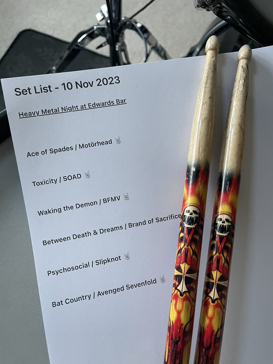 samuelbickmore's tweet photo. Did someone say Heavy Metal night?👀 So happy to be part of this and play in front of my home crowd 🤘 

1st time signing and giving away my set list 🤩

#heavymetal #metal #drums #zildjiancymbals #drummer #age11 #lovedrumming https://t.co/WMmXtSeXQq