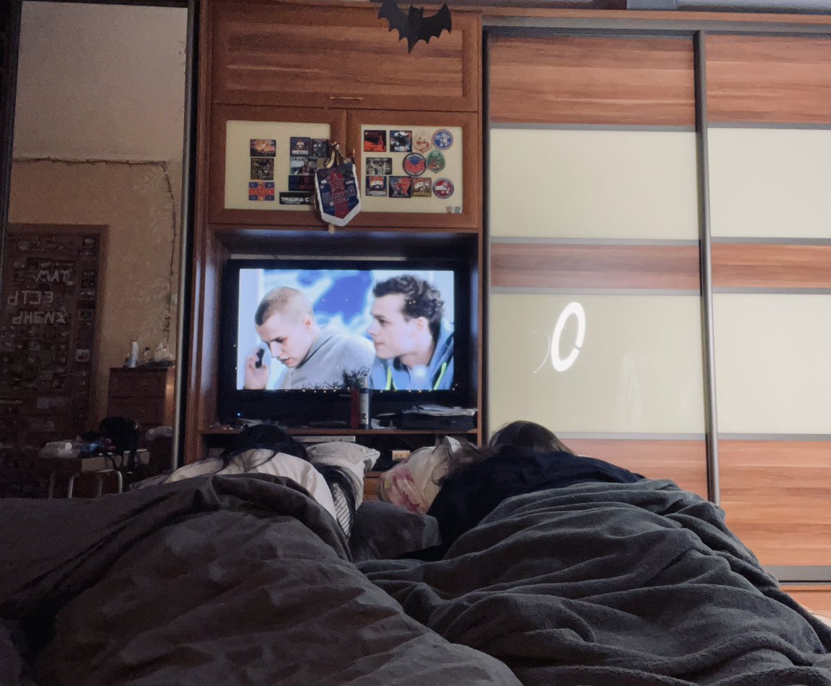 вросли в диван