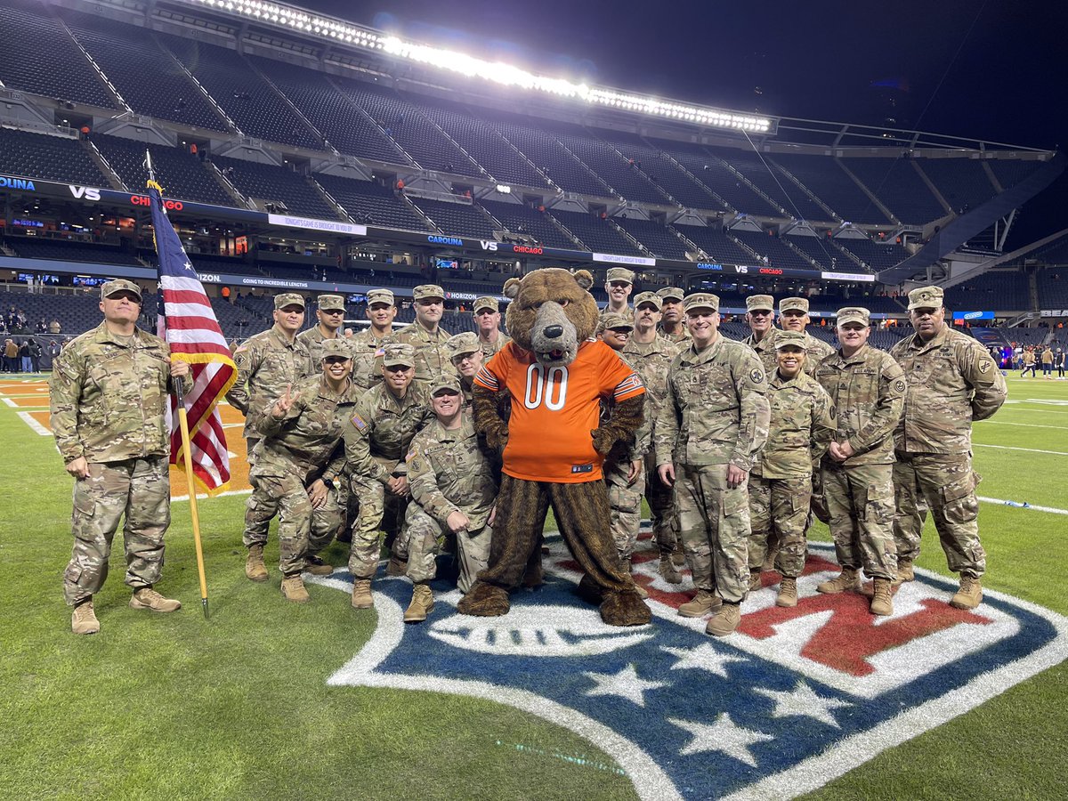Thank you for your service! 🐻⬇️🇺🇸 #VeteransDay @ChicagoBears