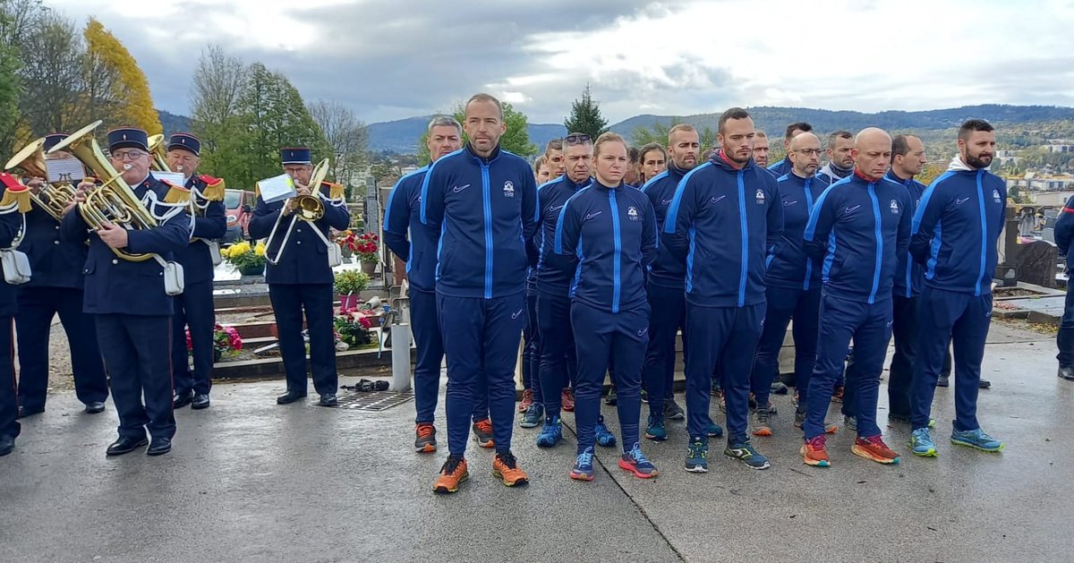 s. Jacquemetton🇨🇵 (@sjacquemetton) on Twitter photo 🇫🇷Cérémonies #prairieEchallon et monument historique #Oyonnax avec 40 cadets <a href="/SecCivileFrance/">Sécurité Civile</a> 20JSP et les #pompiers du <a href="/HautBugey_fr/">HautBugey</a> avant de remettre la #flammedudevoir au <a href="/DDSIS01/">Hugues Deregnaucourt</a> pour la transmettre <a href="/Prefet01/">Préfète de l'Ain</a> pour raviver la 🔥🏃🚴💪🏻 <a href="/sdis01/">sdis01 Sapeurs-pompiers de l'Ain</a> <a href="/UDSP01/">UDSP01</a> 🇫🇷 🇫🇷Cérémonies #prairieEchallon et monument historique #Oyonnax avec 40 cadets <a href="/SecCivileFrance/">Sécurité Civile</a> 20JSP et les #pompiers du <a href="/HautBugey_fr/">HautBugey</a> avant de remettre la #flammedudevoir au <a href="/DDSIS01/">Hugues Deregnaucourt</a> pour la transmettre <a href="/Prefet01/">Préfète de l'Ain</a> pour raviver la 🔥🏃🚴💪🏻 <a href="/sdis01/">sdis01 Sapeurs-pompiers de l'Ain</a> <a href="/UDSP01/">UDSP01</a> 🇫🇷