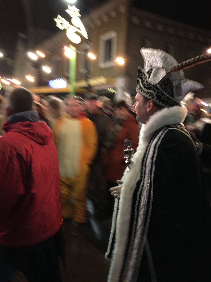 #prins Nelis van het Faantelaand is gearriveerd. We wensen hem een mooi en vooral een carnaval met veul leut toe. #Gemeente Geertruidenberg #stadaandeBiesbosch