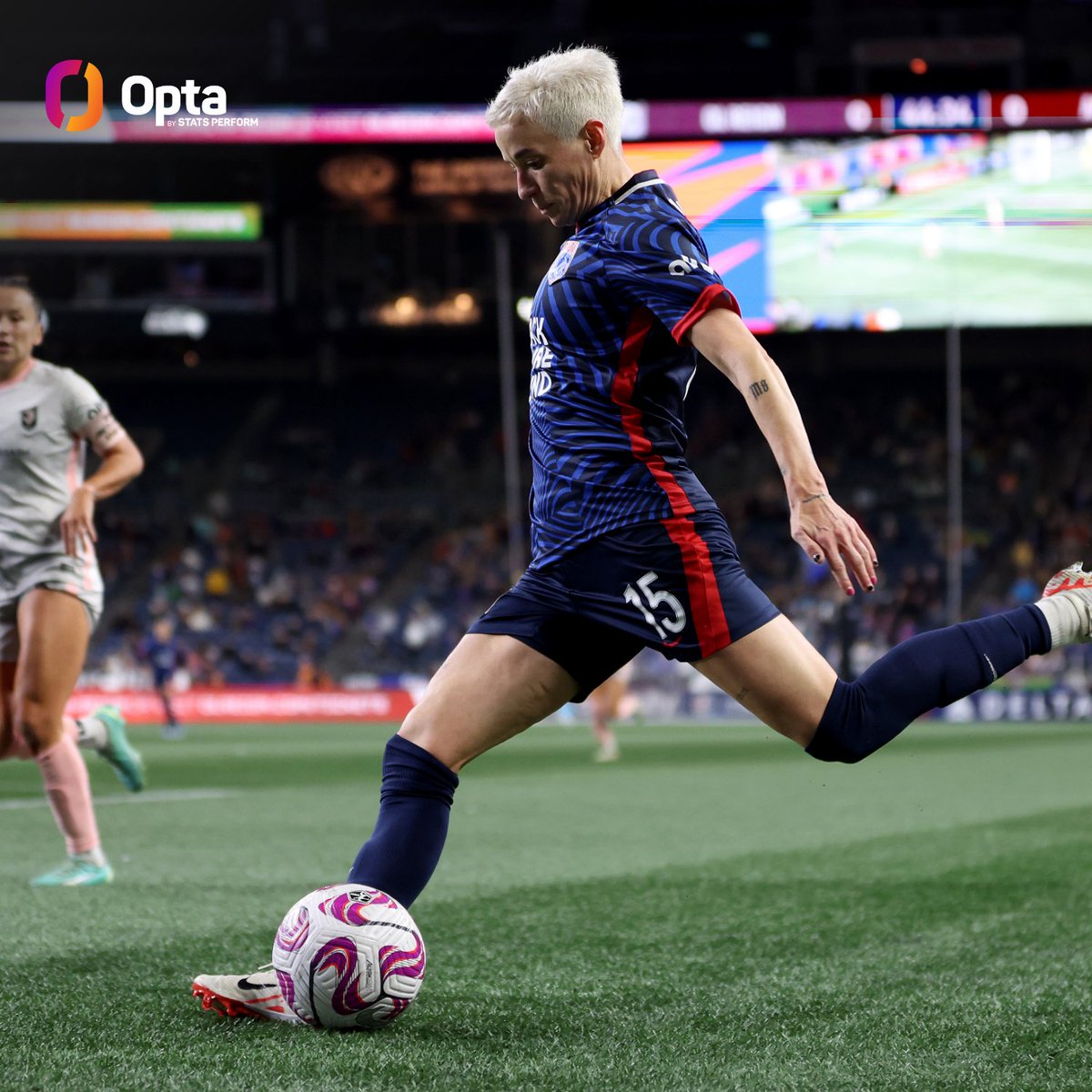 18/10 - No player has attempted more shots in #NWSLChampionship matches than @GothamFC's Lynn Williams (18) while no player has created more chances in #NWSLChampionship matches than @OLReign's Megan Rapinoe (10). Generators.