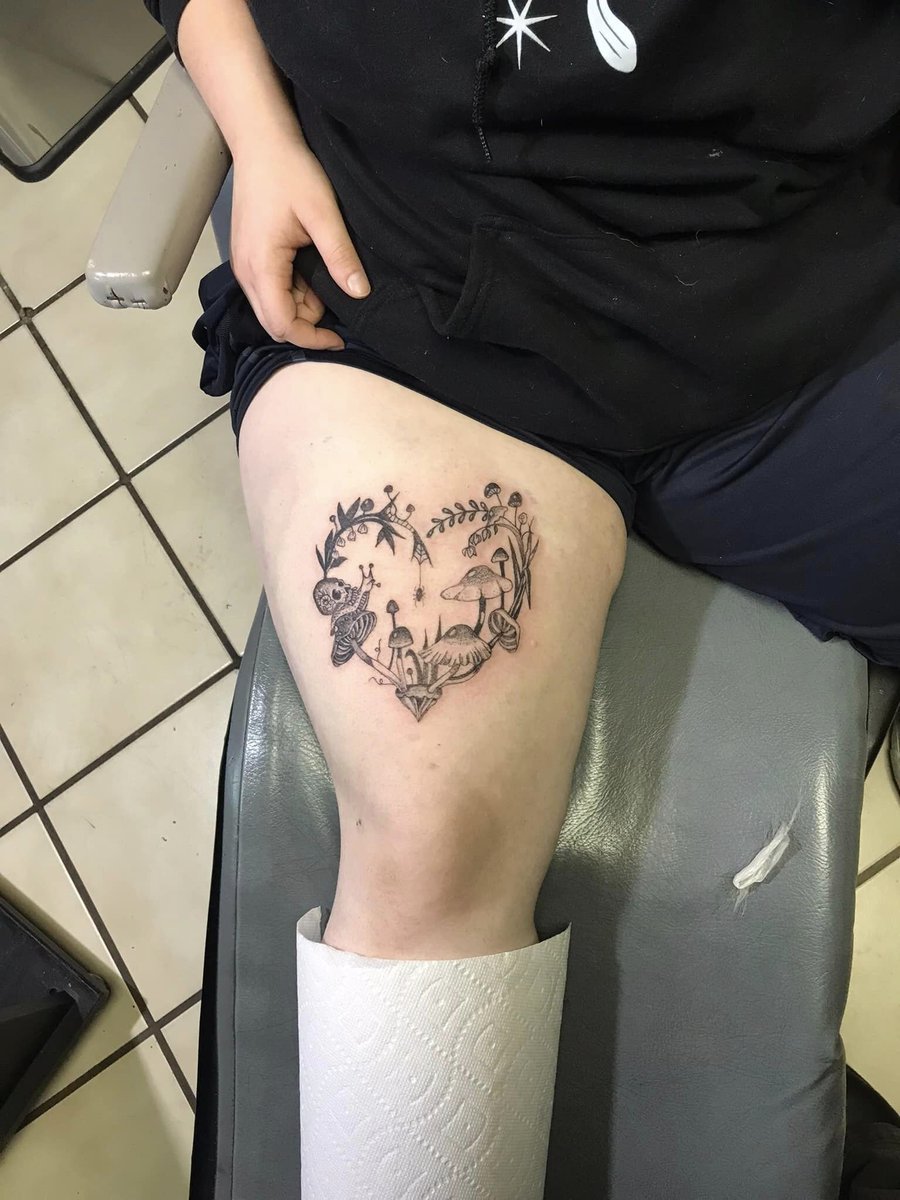 ZebraTattooz's tweet photo. Gorgeous mushroom heart done on the thigh by Cliff🐌🍄💀 https://t.co/wy2UKgTLku