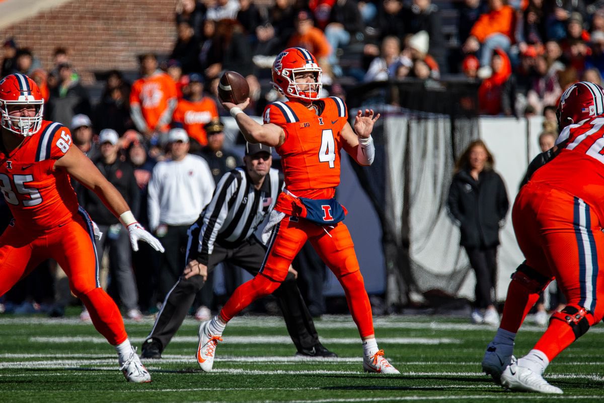 CFBAlerts_'s tweet photo. The Illinois offense with NCAAF type numbers today in OT win over Indiana. 

QB John Paddock:
- 24/36
- 507 yards
- 4 TD

RB Reggie Love III:
- 24 carries
- 140 yards
- 2 TD

WR Isaiah Williams:
- 9 catches
- 200 yards
- 2 TD

WR Pat Bryant:
- 6 catches 
- 146 yards
- TD https://t.co/sfvU6EvW6B