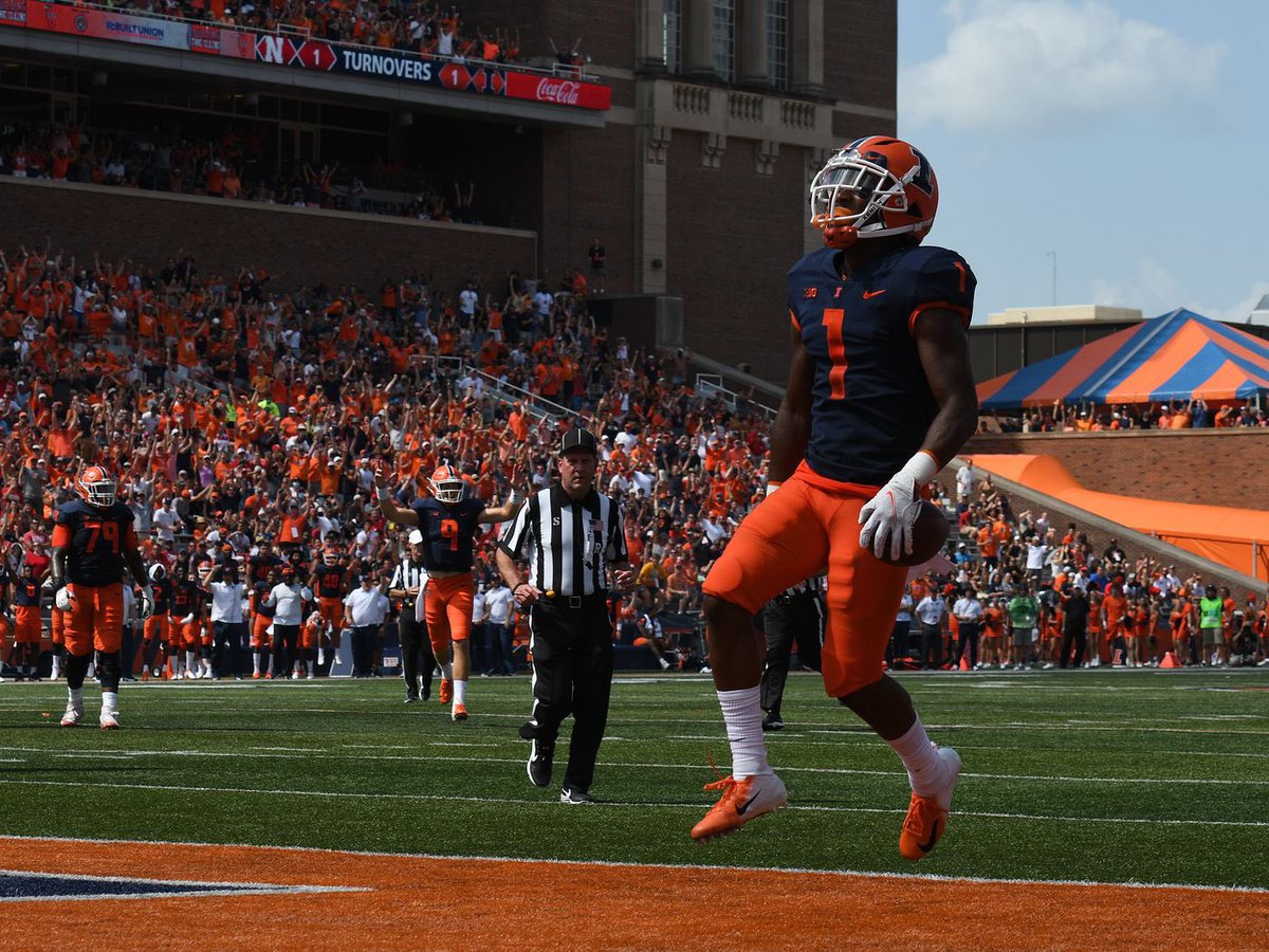 CFBAlerts_'s tweet photo. The Illinois offense with NCAAF type numbers today in OT win over Indiana. 

QB John Paddock:
- 24/36
- 507 yards
- 4 TD

RB Reggie Love III:
- 24 carries
- 140 yards
- 2 TD

WR Isaiah Williams:
- 9 catches
- 200 yards
- 2 TD

WR Pat Bryant:
- 6 catches 
- 146 yards
- TD https://t.co/sfvU6EvW6B
