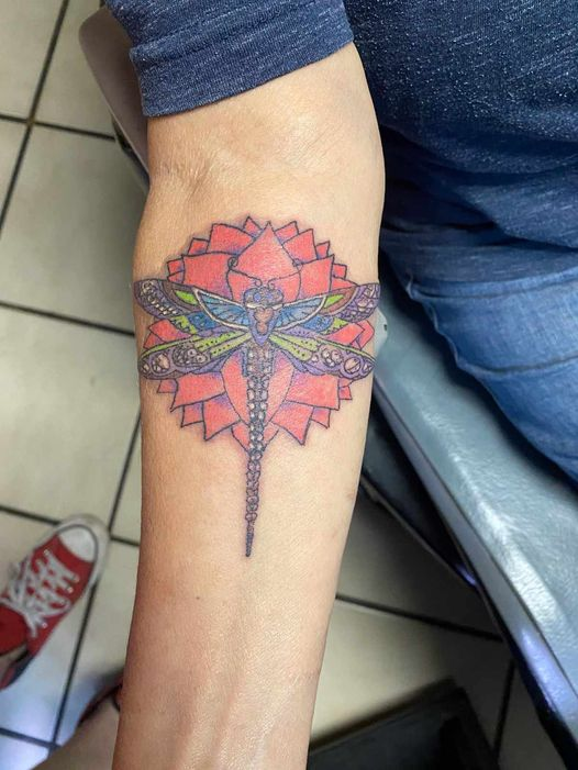 ZebraTattooz's tweet photo. Stunning dragonfly and lotus piece done by Cliff on the forearm🪷 https://t.co/PdxGir2G7V
