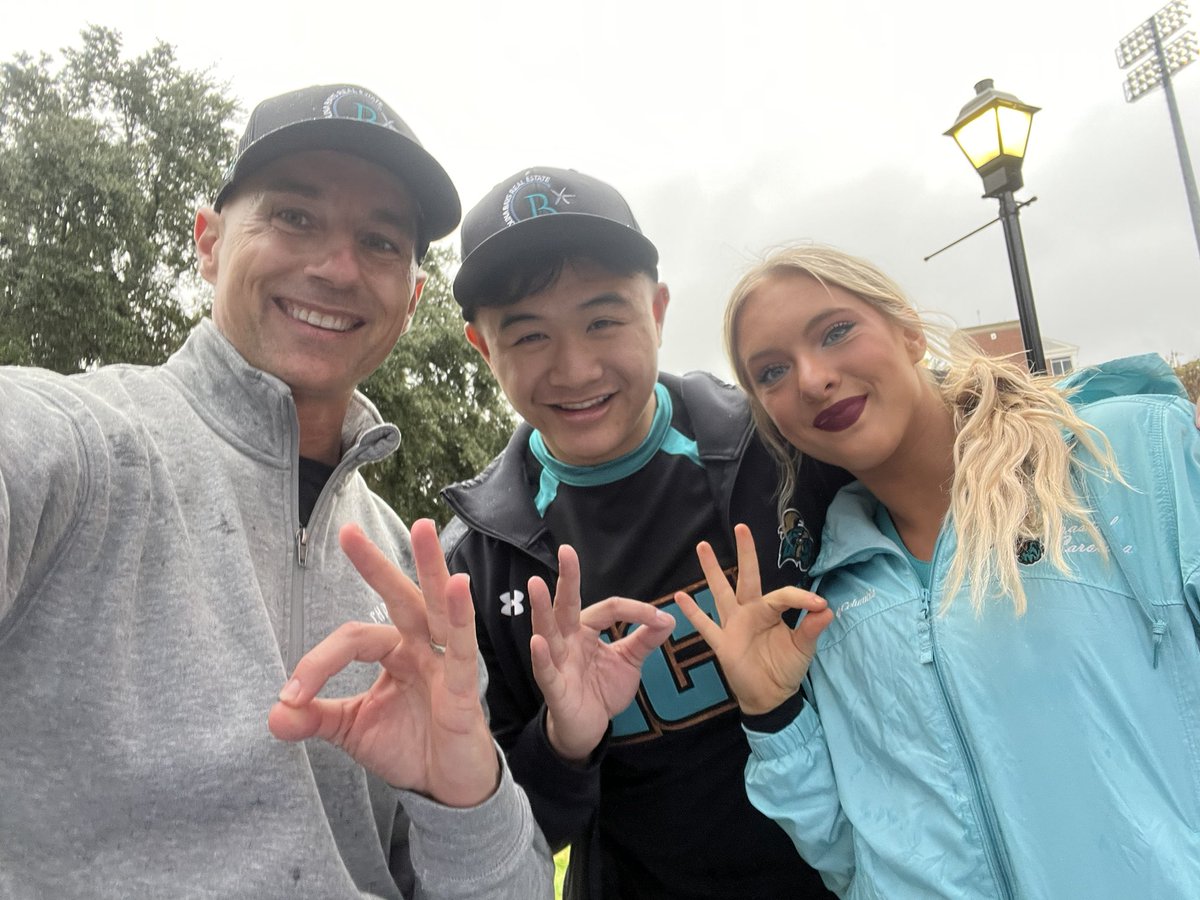 Rob_clemons's tweet image. It’s rainy and chilly, but the Coastal Carolina fans are out here and ready for that W today! I always love doing Teal Town with @BaysEstate and feeling this @CoastalFootball energy! 🔥🔥 #tealnation #chantsup