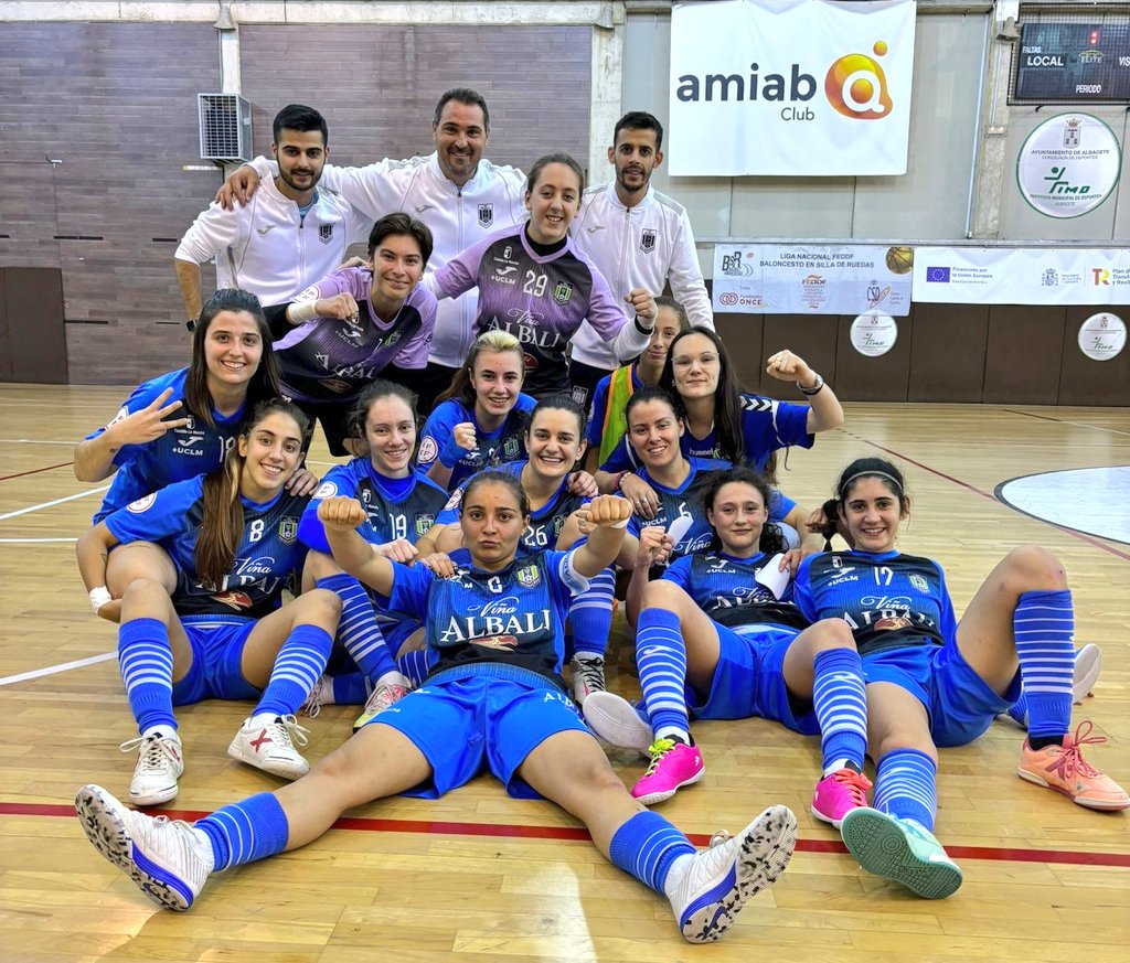 BaseAzulonaFS's tweet photo. 🔵 FEMENINO 🔵

Albacete FS 2-3 Viña Albali Valdepeñas

Goleadoras:
@_navarro_24 ⚽⚽
@_Marta_Martita ⚽

Asistencias:
@marta_vivar 2️⃣
#Luisana 1️⃣ https://t.co/IqUbcbbQtG