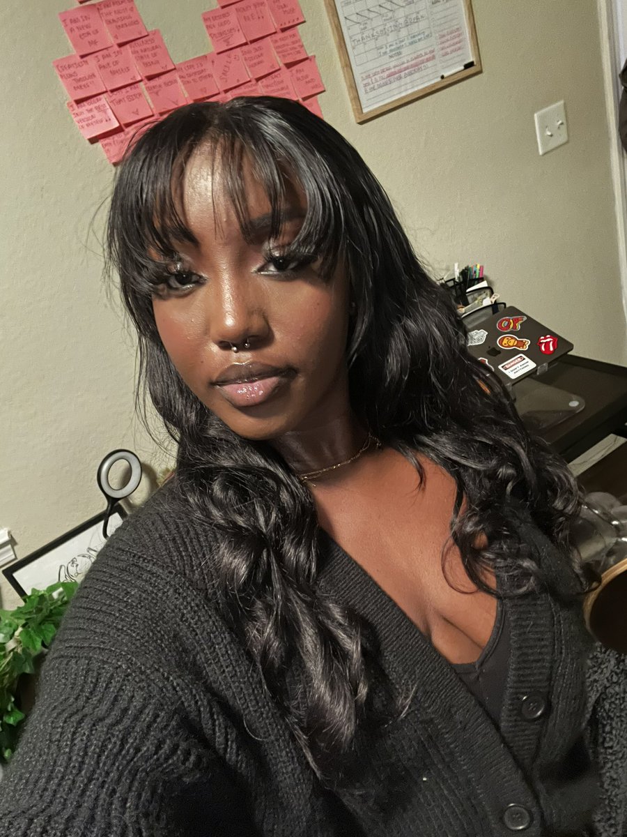 ilyewaa's tweet photo. these bangz making me feel like a brand new b!tch https://t.co/43arDdaGSL