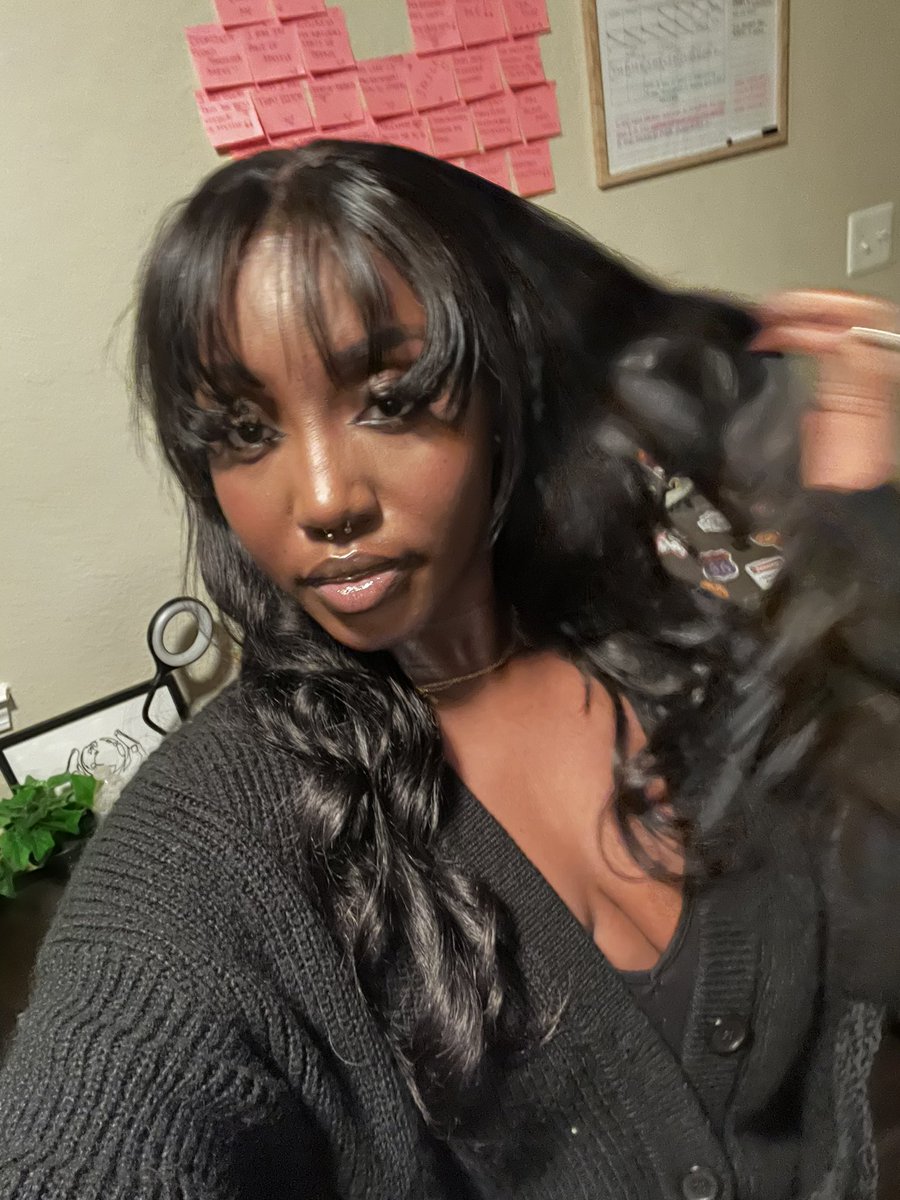 ilyewaa's tweet photo. these bangz making me feel like a brand new b!tch https://t.co/43arDdaGSL