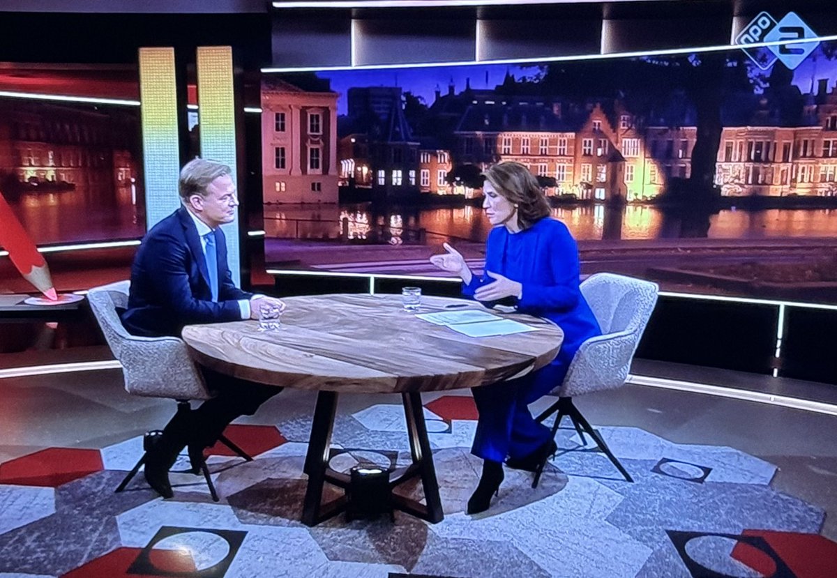 Tweebeeke haakt en druipt af. 

Omtzigt slaat haar met de echte feiten, politiek wanbeleid en onbenul om de oren. 

#nieuwsuur