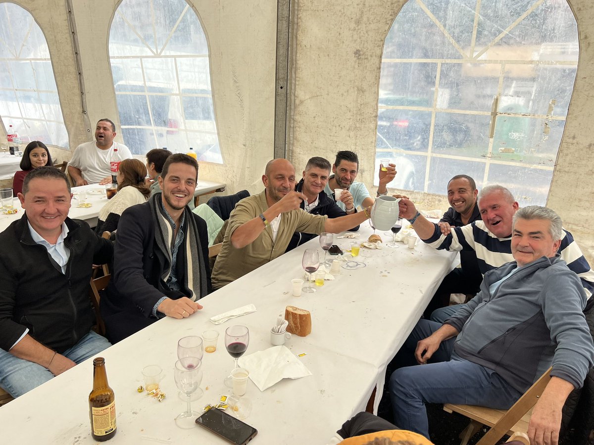 alcporrino's tweet image. 🌰 Celebrando o San Martiño en #Atios! Tremenda festa a que montou a comisión de San Benito 🥳