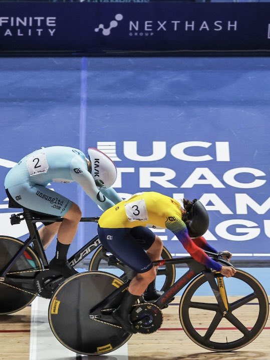 ¡Qué momento el de Kevin y Martha! 🤯🤩

🚴🚴🏽‍♀️Ambos pedalistas se llevaron la medalla de oro del keirin en la cuarta válida de la Track Champions League. 🇨🇴 

📸: @UCITCL