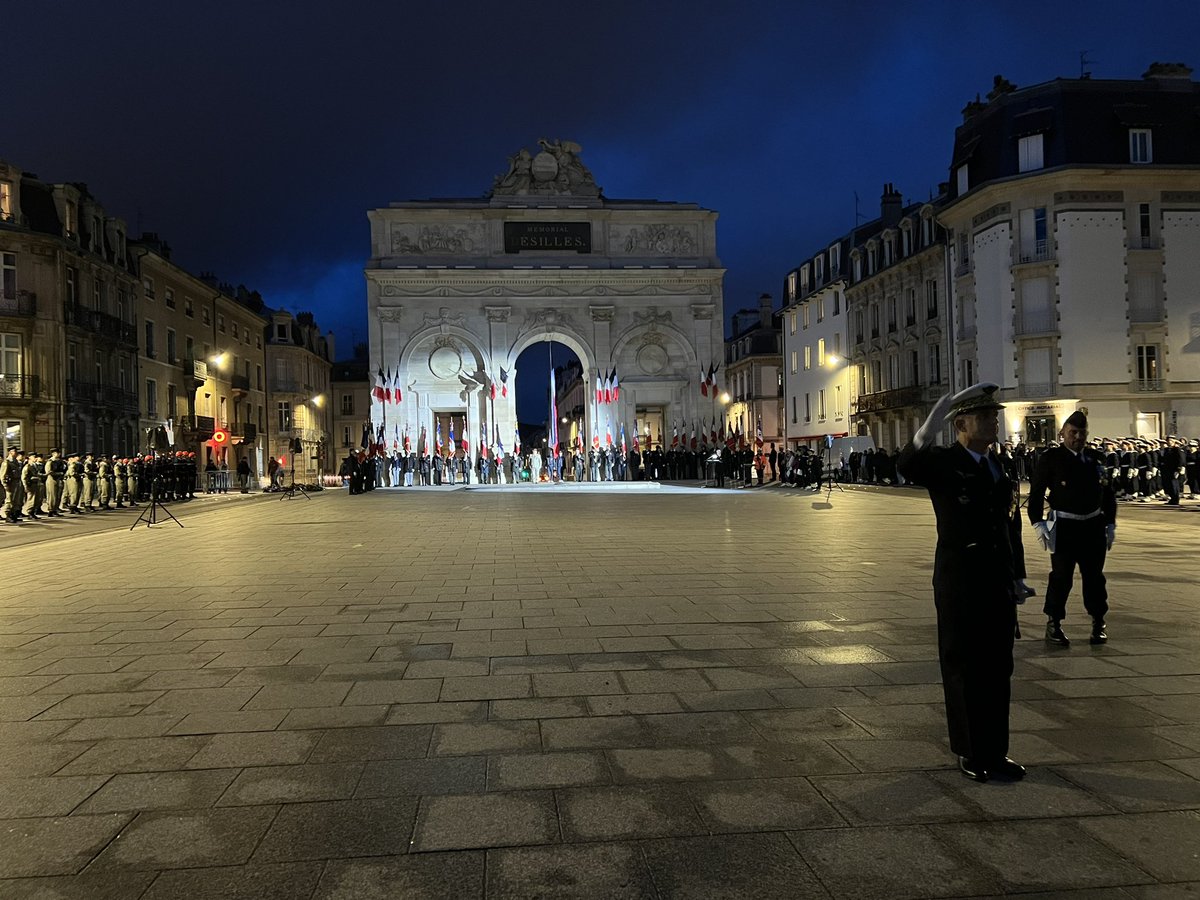 DebordValerie's tweet photo. Le 11ème jour du 11ème mois à la 11ème heure #Armistice11Novembre #Nancy #Maxeville https://t.co/68TvXp4j1v