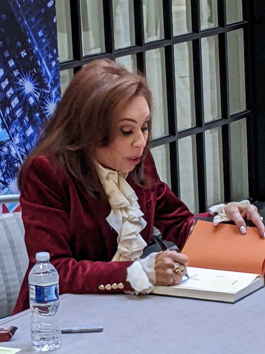 Paul_Dabrowski's tweet photo. Judge Jeanine Pirro book signing @ the AM 560 Freedom Summit, Itasca IL
#judgejeaninePirro
#am560
#am560freedomsummit
#FoxNews 
#Documentary 
#Documentaryphotography
#photojournalism
#photography #photographer https://t.co/vbDYXRsg42