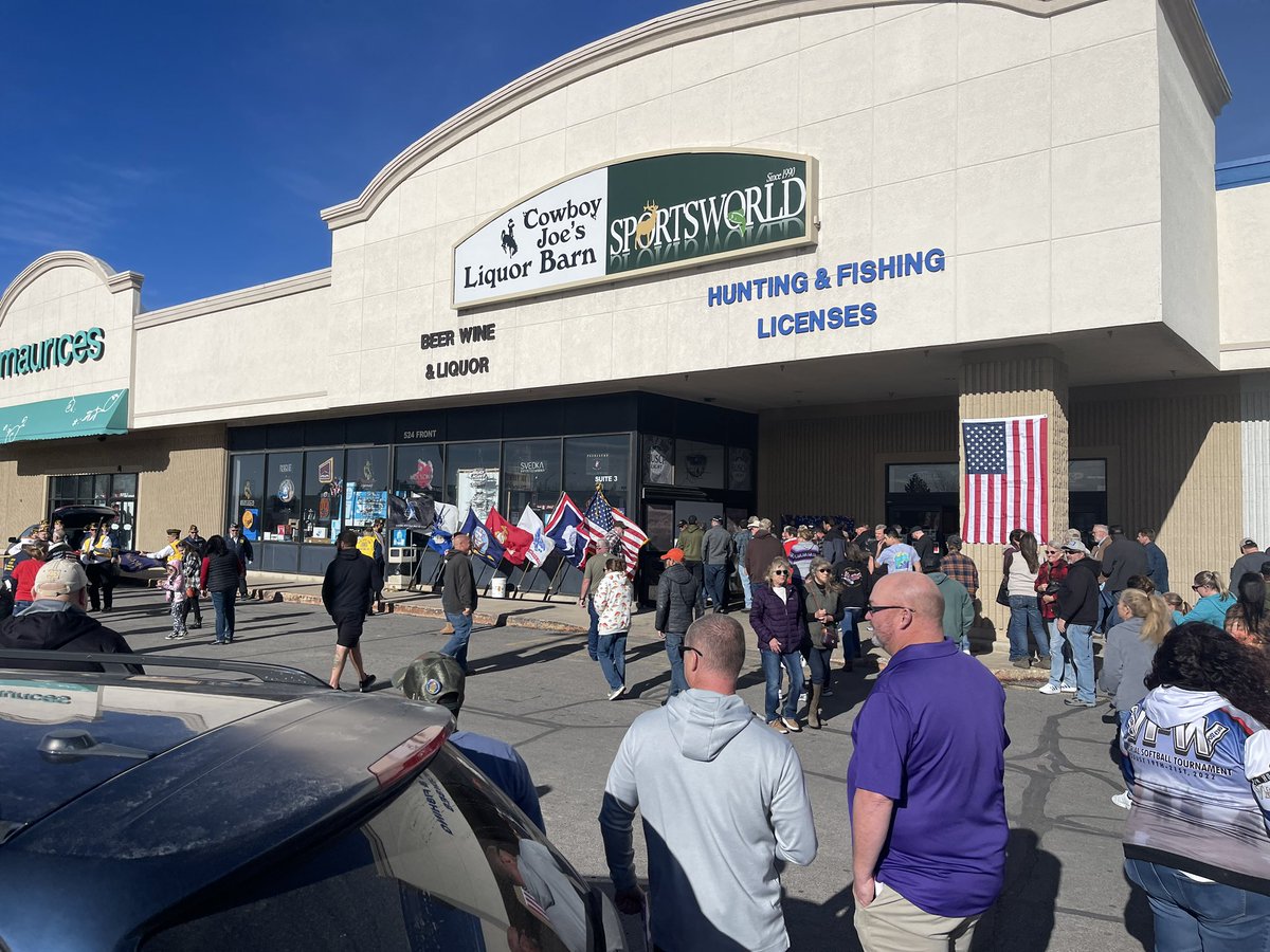As a veteran owned company we are proud to be involved in this Veterans Day event with @cowboyjoesliqurbrn in Evanston Wy. 
Cowboy Joes and their sister company @border_beverage are two of very few liquor stores outside of Utah that carry Utah spirits. 
#supportutahdistillers