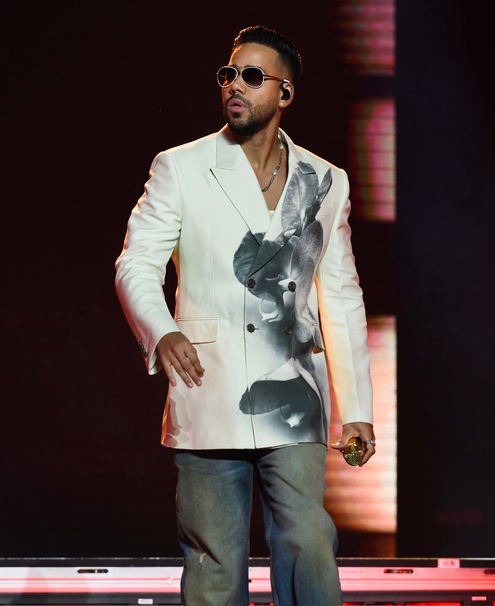 Romeo Santos tweet media