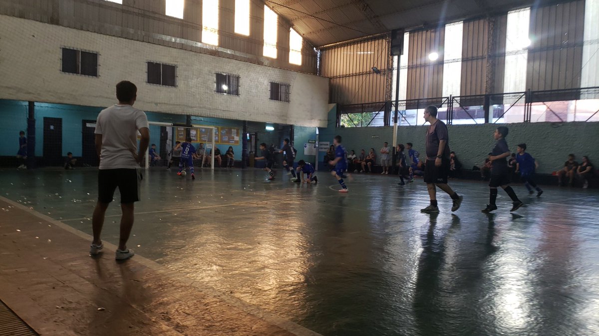 Gerazb's tweet photo. Desde el club de barrio Buenos Aires Sur, en Boedo, acompañando y alentando a Santi (9) y sus amigos... igual que otras miles de familias de todo este hermoso país lo hacen con sus hijos en múltiples deportes. 🇦🇷❤⚽️
#NoALasSAD #NoAMilei #MassaPrersidente2023 https://t.co/xf4qw2rO3y